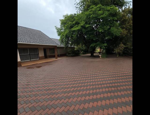 3 BEDROOM HOUSE FOR SALE IN DORINGKLOOF